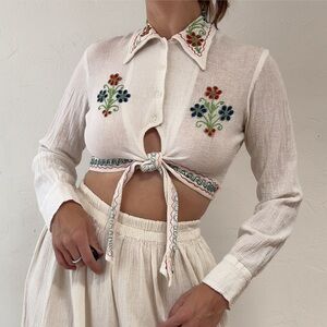 1970s Embroidered 100% Cotton Cheesecloth Gauze Cropped Tie Front Blouse